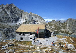 Die Albigna-Hütte oberhalb des Albignasees