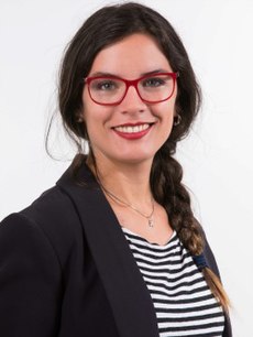 Официальное фото Камилы Вальехо как депутата парламента Чили, 2018 год