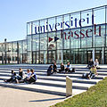 De hoofdingang van het hoofdgebouw van de Universiteit Hasselt.