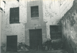 Fachada de la Casa del Conde en 1981.