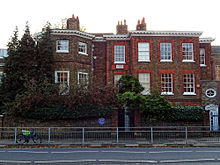 Кристофер Рен - The Old Court House Hampton Court Green East Molesey KT8 9BS.jpg
