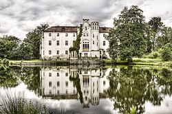 18th-century palace Pałac w Dobrocinie