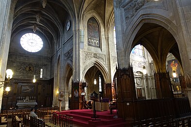 The transept (left) meets the choir (right).[3]