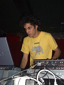 Four Tet 2004-04-04.jpg