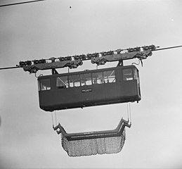 The cable car system in operation on the northern closure