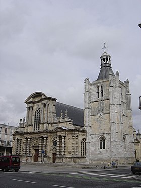 Façade principale de la cathédrale, et façade ouest de la tour.