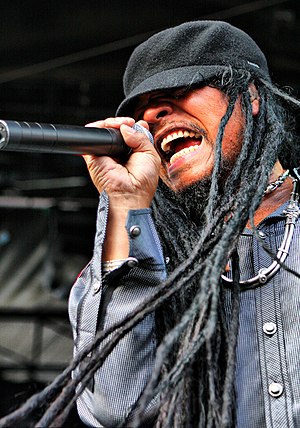 English: Maxi Priest performing in January 2011.