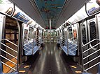 Интерьер поезда метро R160 отремонтирован в 2017 году