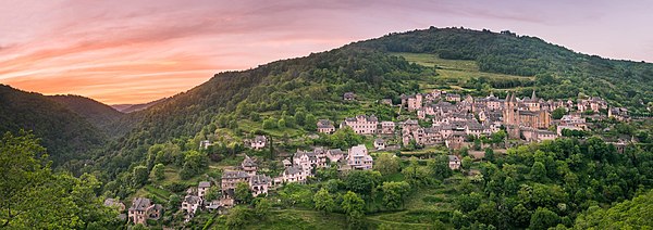 Panoramatický západ slnka v Conques