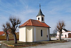 Chapel in the centre of Ponědrážka