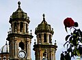 Las dos torres pertenecientes a la iglesia.