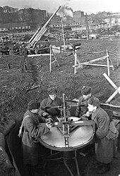 Группа наведения зенитного расчёта при обороне Москвы, 1 ноября 1941 года, фото Олег Кнорринг.