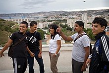Samia GHALI avec les jeunes de la Viste Marseille 15è.jpg