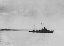 L'Artigliere, amb el HMS Orion i el HMAS Sydney al fons després del combat