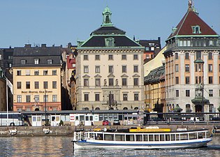 "Bacchus 1" mot Skeppsbron med Brandstodsbolagets hus i mitten