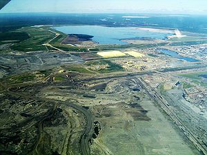 English: This is a picture of Syncrude's base ...