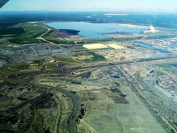 English: This is a picture of Syncrude's base ...