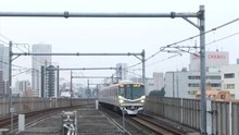 Archivo:Tsukuba Express train pulling into Kitasenju Station - June 13 2015.ogv