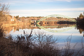 Il Tyngsborough Bridge è il ponte più lungo e il più antico di questo tipo di ponti nel Massachusetts.