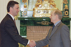 bilde av Jens Stoltenberg og Vladimir Putin fra 2001