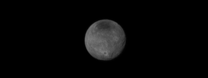 Charon, satelit Pluto, direkam oleh New Horizons (11 Juli 2015).