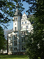 Sachgesamtheit Schloss und Park Abtnaundorf, in den Ortsteilen Schönefeld-Abtnaundorf und Mockau-Süd, mit folgenden Einzeldenkmalen: Schloss mit Einfriedung und Gartentor sowie Tempel, Denkmalrudiment, Obelisk und zwei Grotten im Schlosspark (Einzeldenkmaldokument – Obj. 09305885, Abtnaundorfer Straße 68), zwei Nebengebäude mit Toreinfahrt (Einzeldenkmaldokument – Obj. 09260190, Abtnaundorfer Straße 66, 67), Parkanlage, weiterhin Kastanienallee östlich des Schlosses (heute Reiterallee genannt) – (siehe auch Sachgesamtheitsbestandteil – Obj. 09306111, OT Mockau, An der Parthe -)