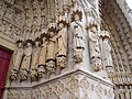 Gewändefiguren (13. Jh.) am Sankt-Firminus-Portal der Kathedrale von Amiens (nördliches Portal der Westfassade)