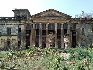 A ruined palace at Jamserpur.