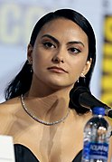 Camila Mendes jwe Veronica.