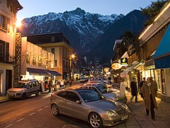 Chamonix street 001.jpg