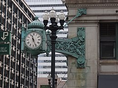 El Gran Reloj de N State y E Randolph