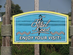 English: Welcome to the Crystal Coast sign