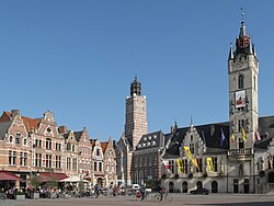 Grote Mark met stadhuis en gereg