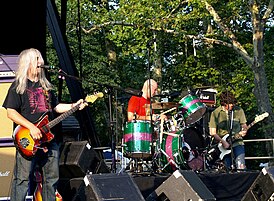 Dinosaur Jr. на концерте в Нью-Йорке, 2009 год