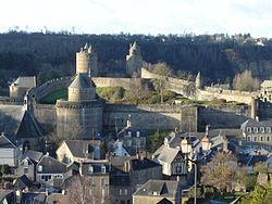 Château de Fougères på toppen af byen.