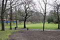 Jardin de George Square et bibliothèque universitaire en arrière plan