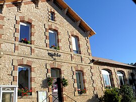 The town hall in Goujounac