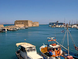 Porto di Candia (Heraklion) con la fortezza, detta Rocca al Mare, nello sfondo