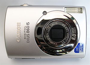 A Canon compact digital camera : Français : Un...
