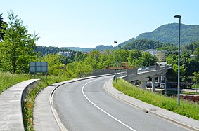 Nadvoz Lipa, v ozadju naselje Lipa