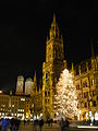 Neues Rathaus von München bei Nacht