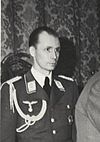 Nicolas von Below Bundesarchiv B 145 Bild-F051625-0295, Verleihung des EK an Hanna Reitsch durch Hitler (cropped).jpg