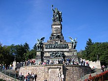 독일을 의인화한 게르마니아를 나타낸 동상.