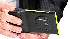 Nokia Lumia 1020 equipped with the optional PD-95G camera grip Nokia Lumia 1020 with PD-95G.jpg