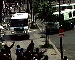 Ouest : déploiement de police devant une manifestation contre la visite du président américain Ronald Reagan, 11 juin 1982.