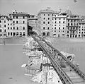 Door het Britse leger in 1944 over de Arno in Florence gelegde tijdelijke brug.