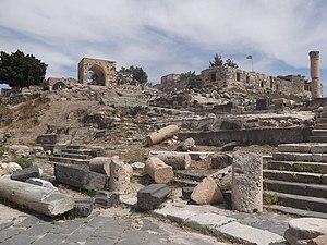 جانب من آثار وأعمدة مدينة جدارا، إحدى المدن اليونانية - الرومانية العشر في بلدة أم قيس، بالأُردُن.