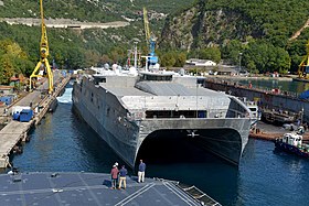 クロアチアのリエカに入港中のUSNS トレントン（2017年）