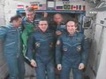 Файл: Abertura da escotilha da Estação Espacial Internacional e boas vindas à nova tripulação.webm