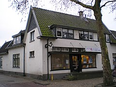 Apotheek aan het Plein 14 te Houten in Nederland (rijksmonument)
